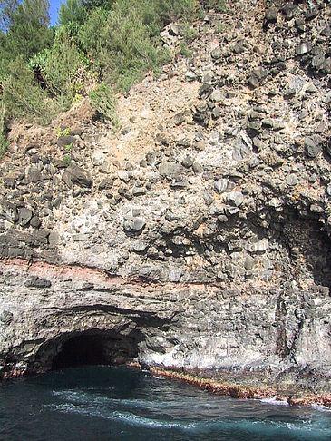 Höhlen in der Steilküste - Hawaii